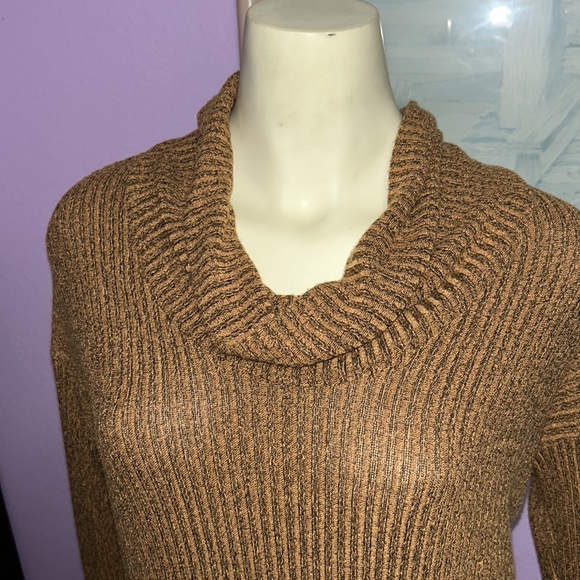 Turtleneck sweater with open back - medium size - Picture 2 of 7